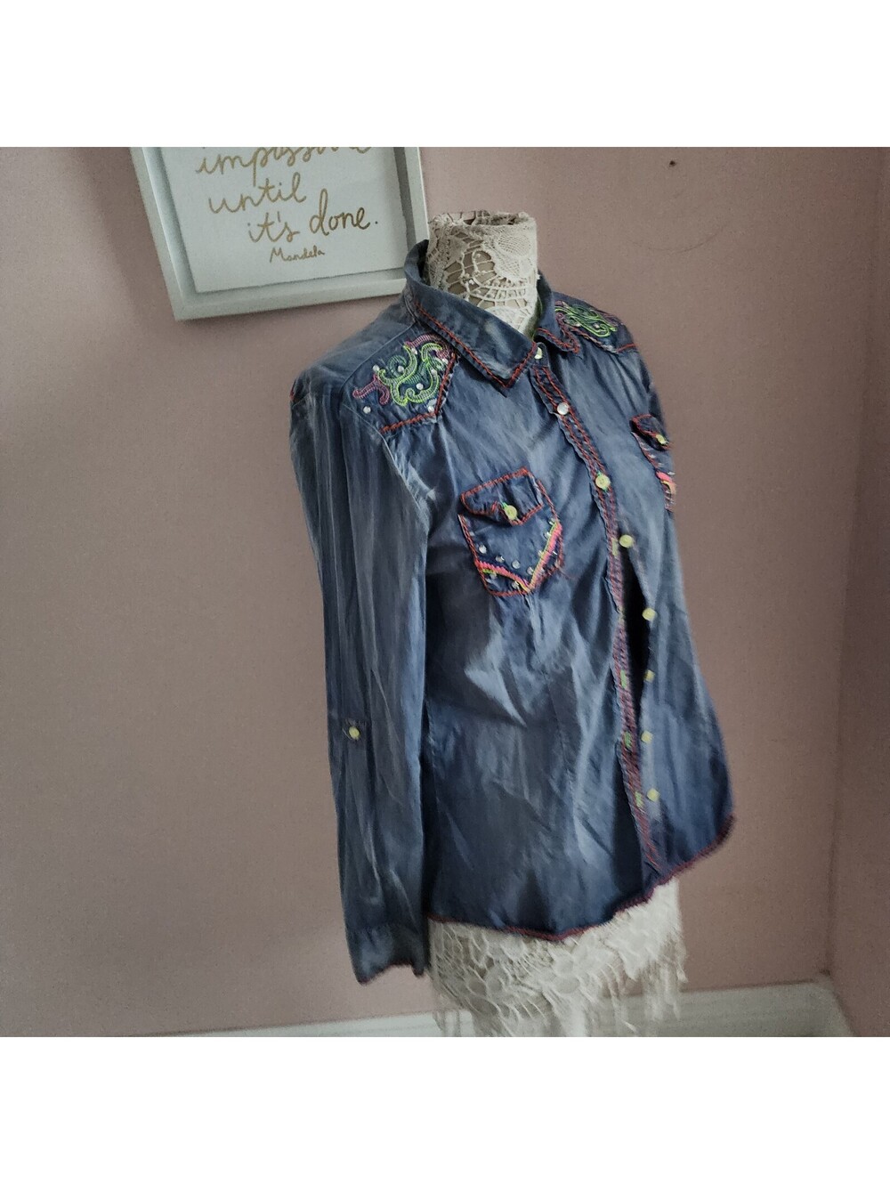 Roar Embroidered Western Shirt Women's XL Cross Rhinestone Chambray Denim Top